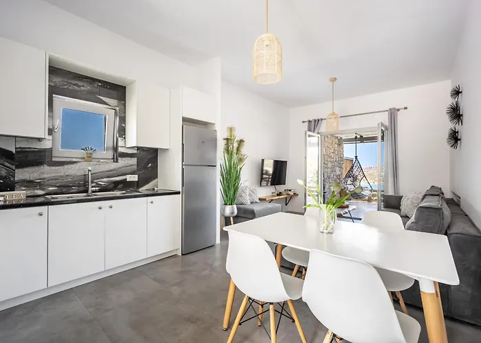 Nefeli & Mykonos Φτελιά